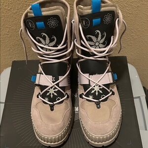 Palladium Destiny Plshock Witch Queen, Dune color size 12 EUC in box